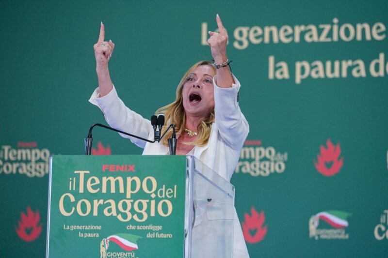 Il problema della scuola italiana non sono gli alunni stranieri, è il governo che non mette i soldi