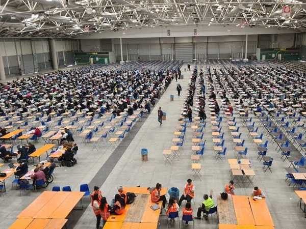 Concorso Agenzia Entrate per 622 posti va rifatto: bocciato requisito cittadinanza italiana, spazio anche agli stranieri