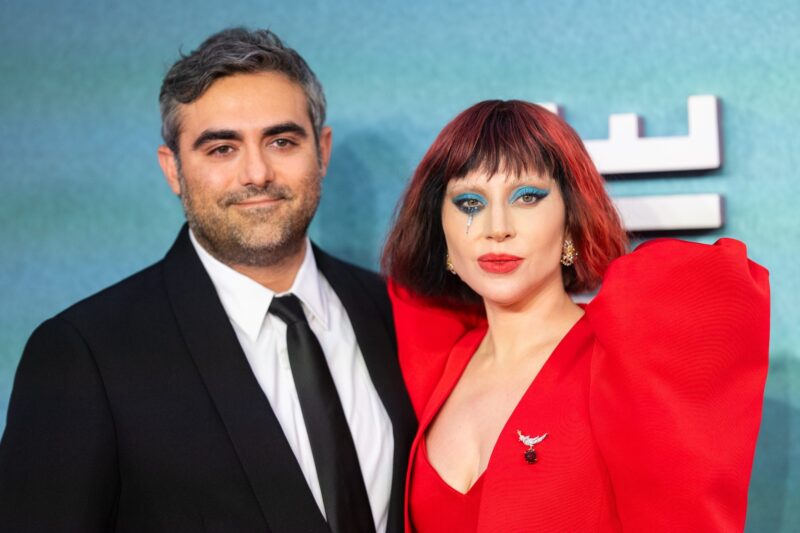 Lady Gaga è diventata mamma con Michael Polansky: le prime foto con il bambino e le teorie sulla gravidanza